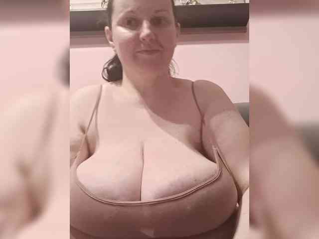 LadyAlma webcam