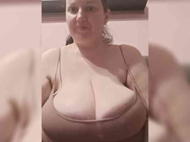 LadyAlma webcam