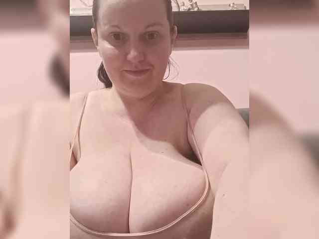 LadyAlma webcam