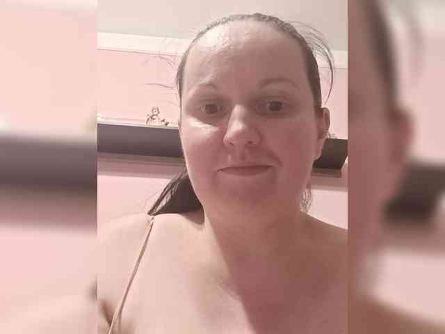 LadyAlma webcam