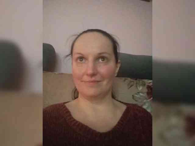 LadyAlma webcam