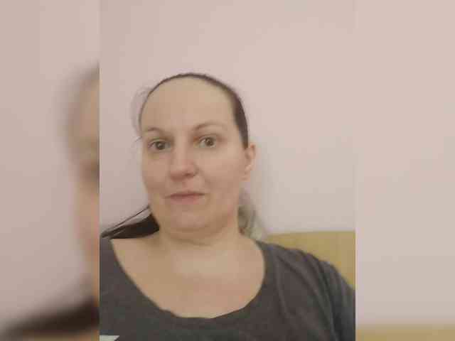 LadyAlma webcam