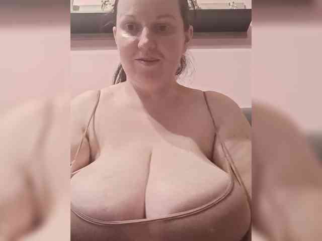 LadyAlma webcam