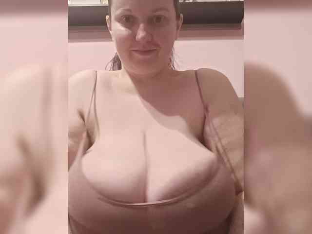 LadyAlma webcam
