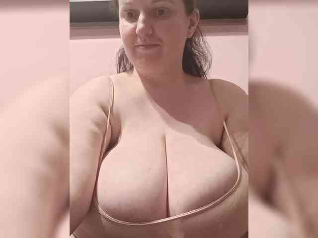 LadyAlma webcam