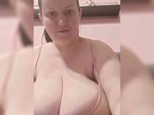 LadyAlma webcam
