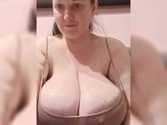 LadyAlma webcam