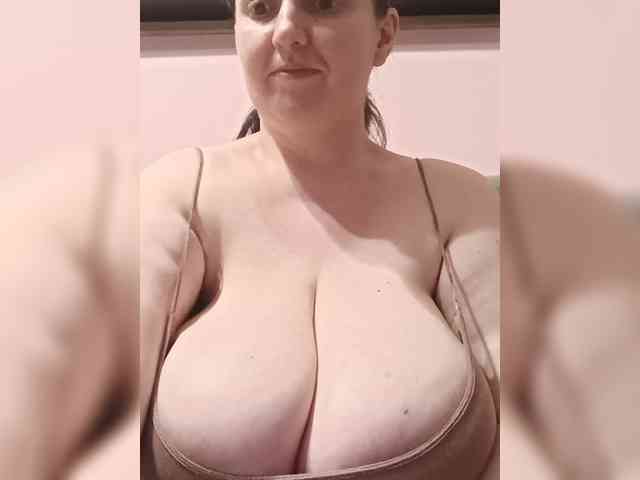 LadyAlma webcam