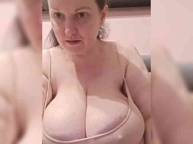 LadyAlma webcam