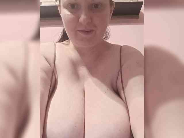 LadyAlma webcam