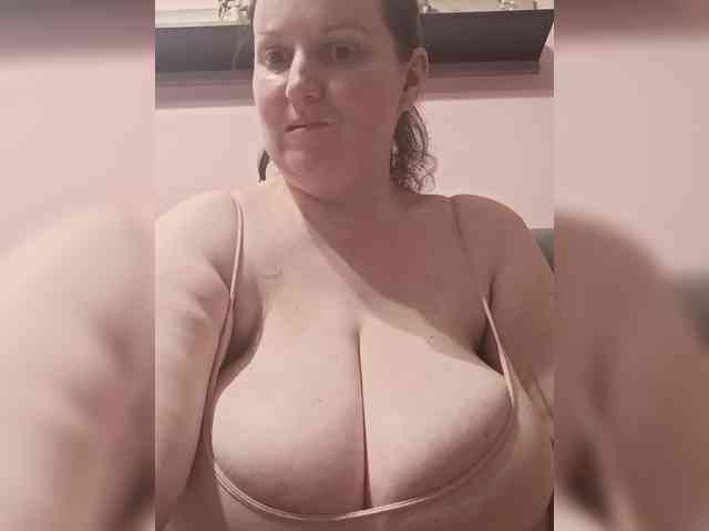 LadyAlma webcam