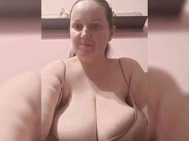 LadyAlma webcam