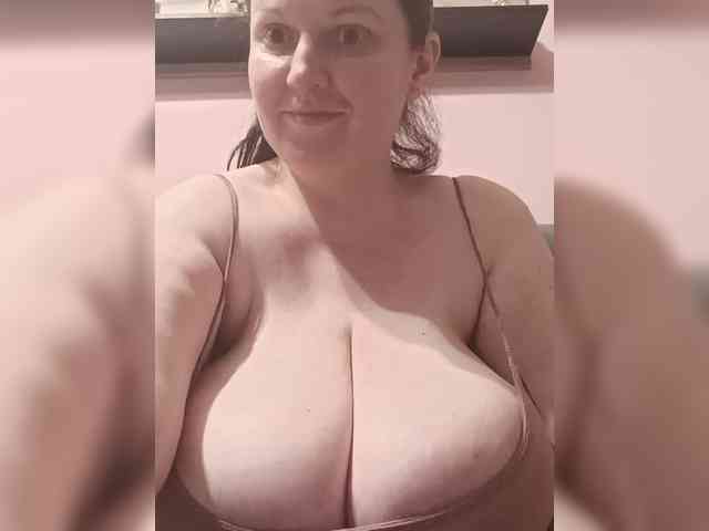 LadyAlma webcam