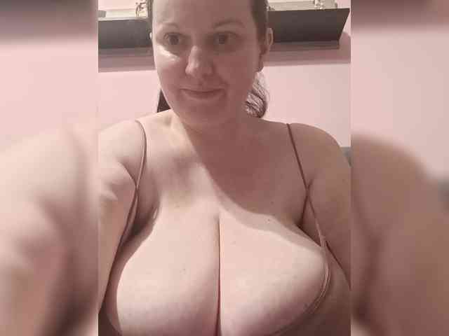 LadyAlma webcam