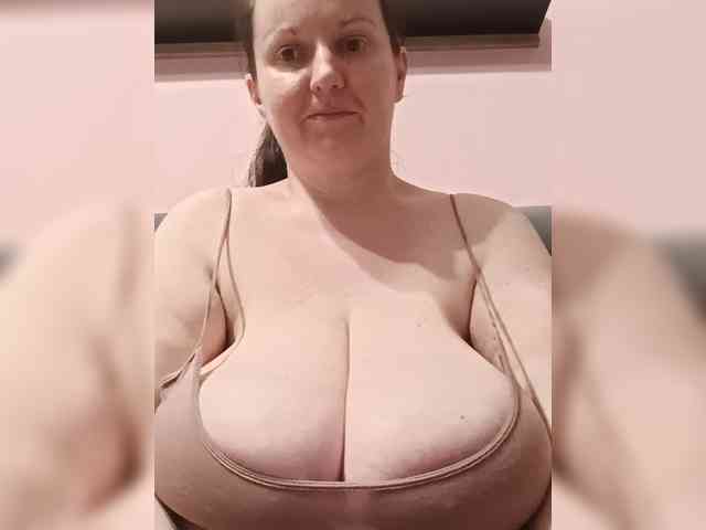 LadyAlma webcam