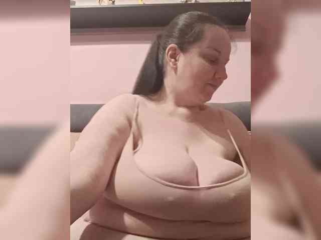 LadyAlma webcam