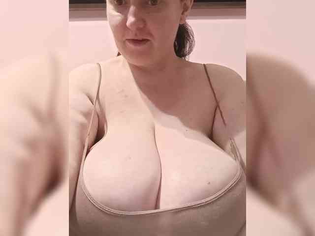 LadyAlma webcam