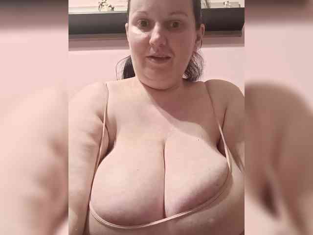 LadyAlma webcam
