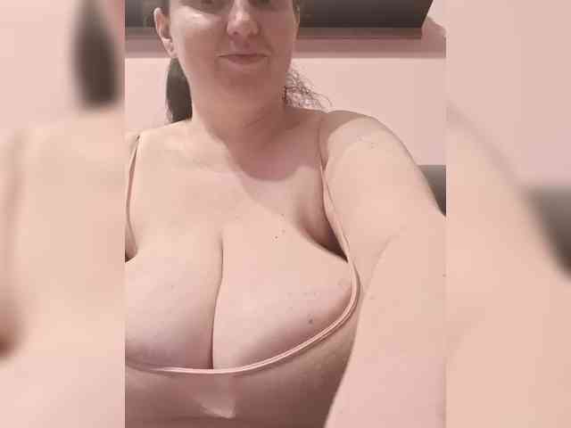 LadyAlma webcam