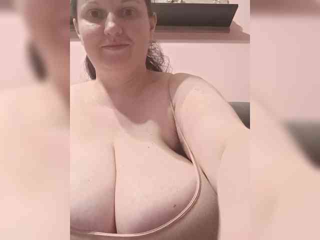LadyAlma webcam