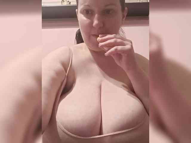 LadyAlma webcam