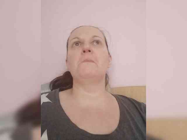 LadyAlma webcam