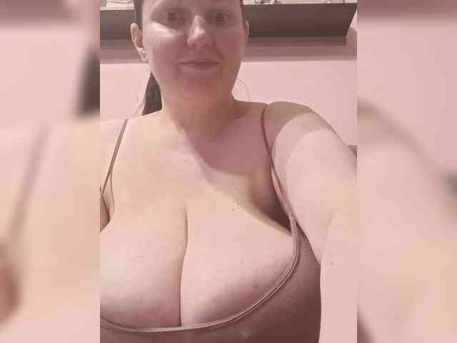 LadyAlma webcam