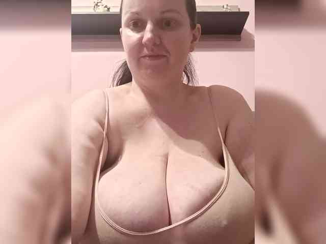 LadyAlma webcam