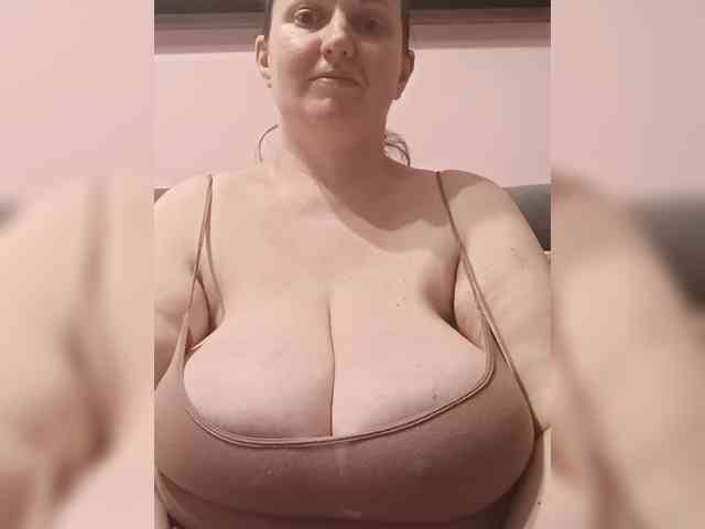 LadyAlma webcam