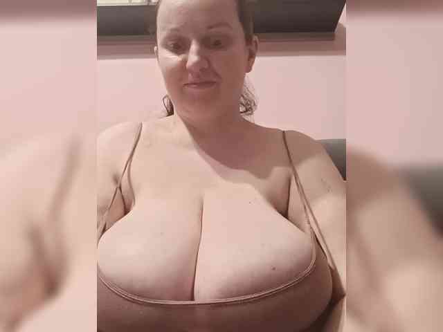 LadyAlma webcam