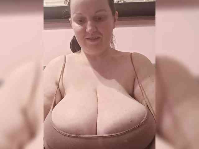 LadyAlma webcam