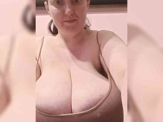 LadyAlma webcam