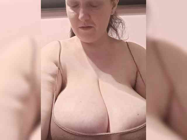 LadyAlma webcam