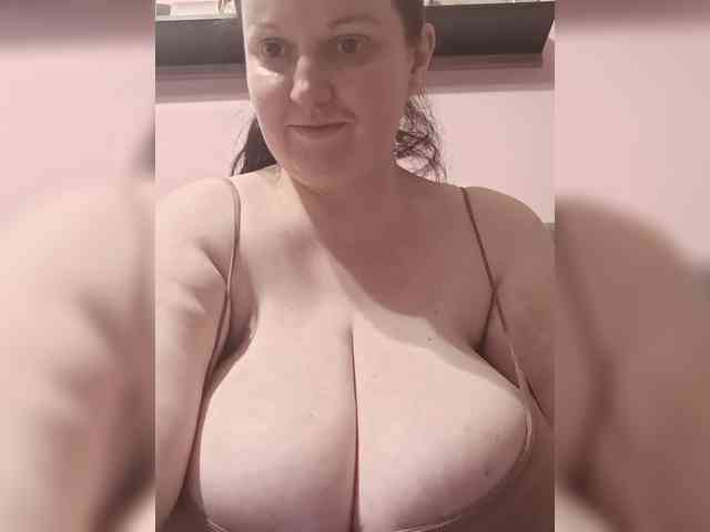 LadyAlma webcam