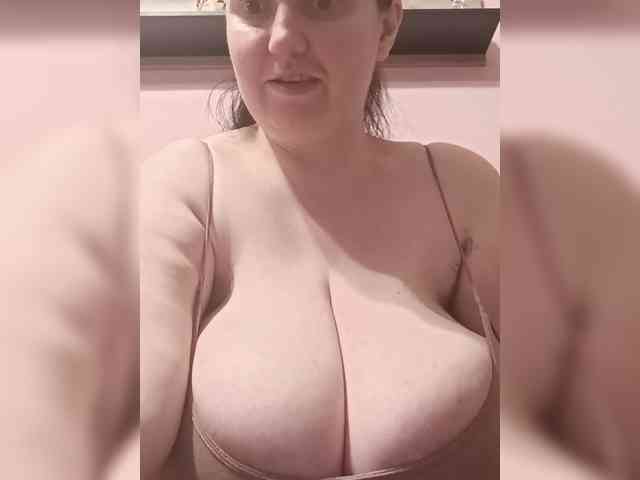 LadyAlma webcam