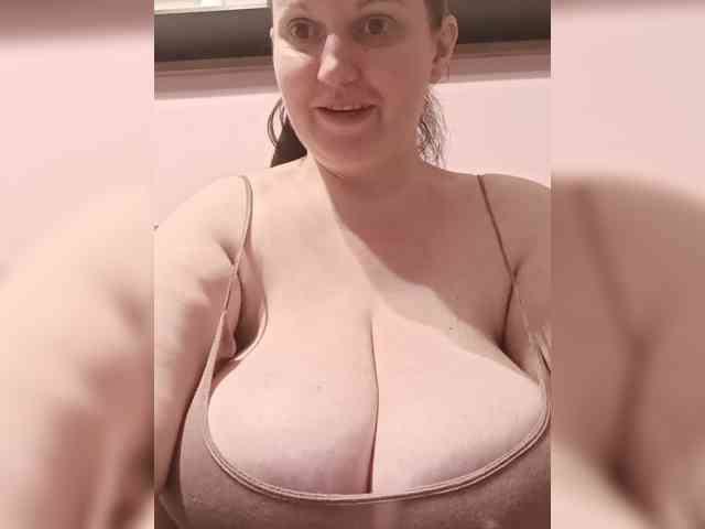 LadyAlma webcam