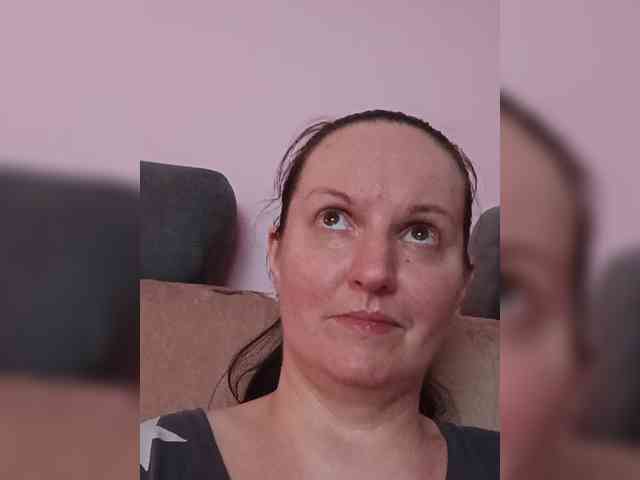LadyAlma webcam