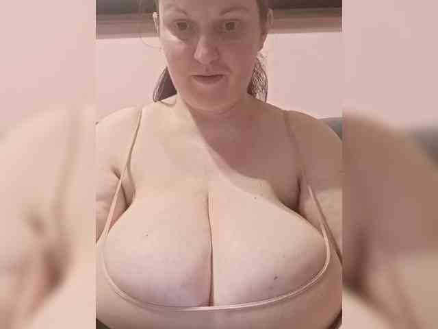 LadyAlma webcam
