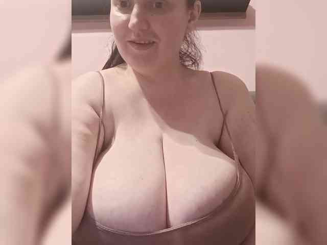LadyAlma webcam