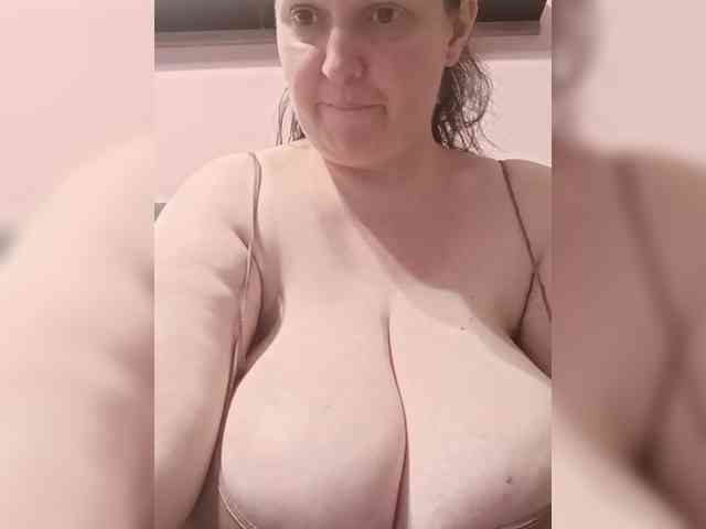 LadyAlma webcam