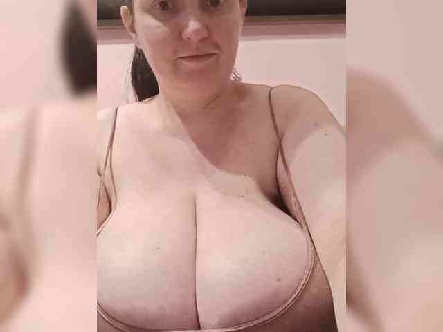 LadyAlma webcam
