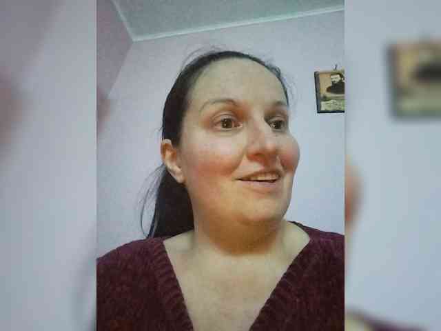 LadyAlma webcam