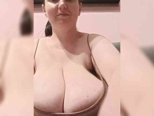 LadyAlma webcam