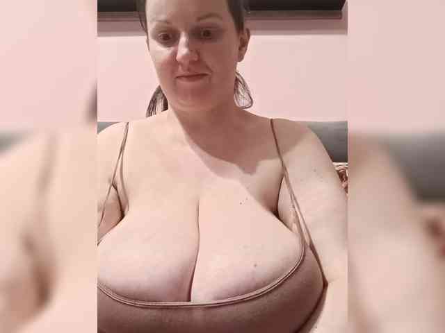 LadyAlma webcam