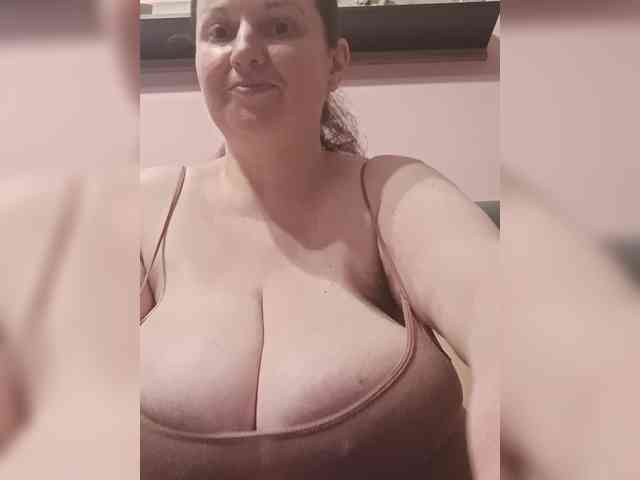 LadyAlma webcam