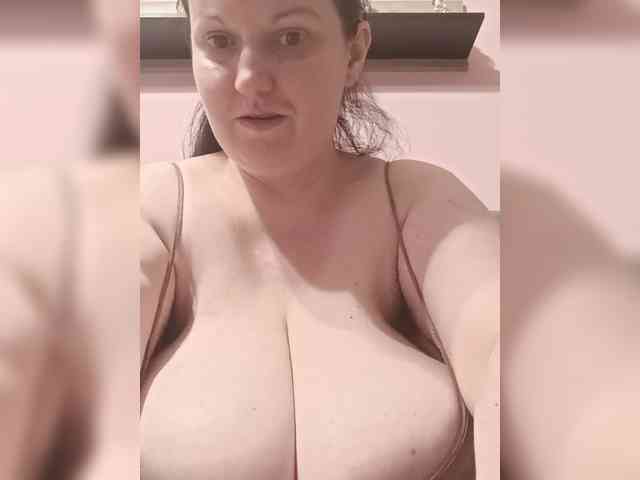 LadyAlma webcam