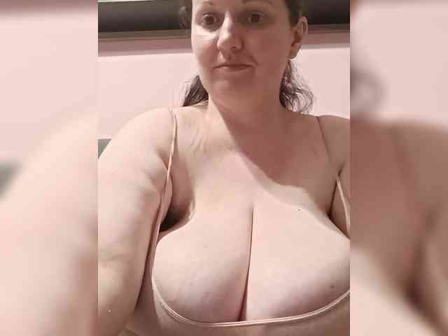LadyAlma webcam