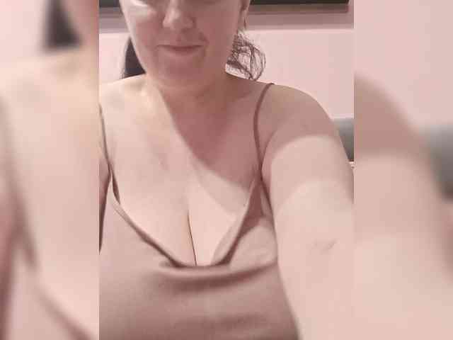 LadyAlma webcam