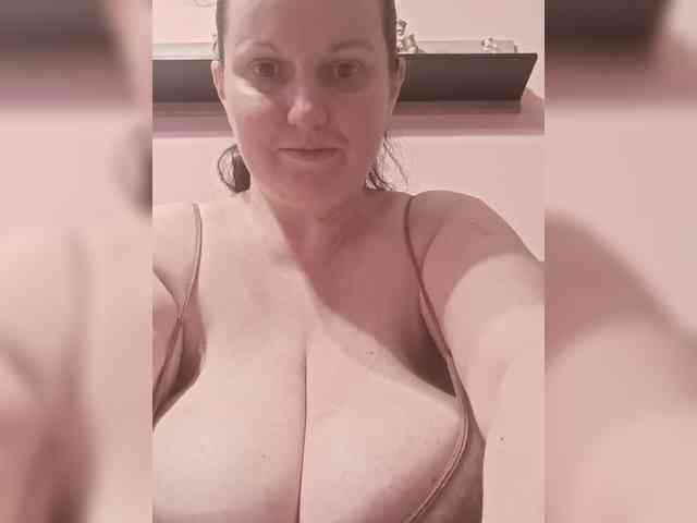 LadyAlma webcam