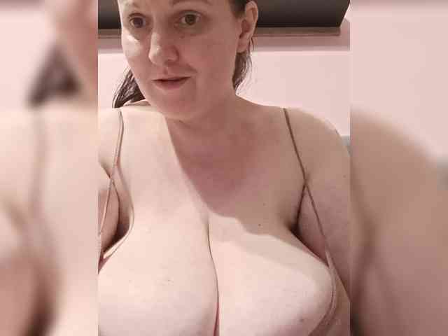 LadyAlma webcam